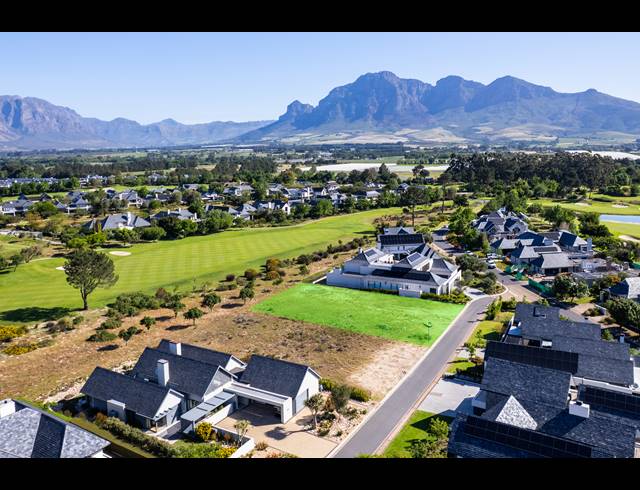 1,299M² VACANT LAND FOR SALE IN PEARL VALLEY GOLF & COUNTRY ESTATE